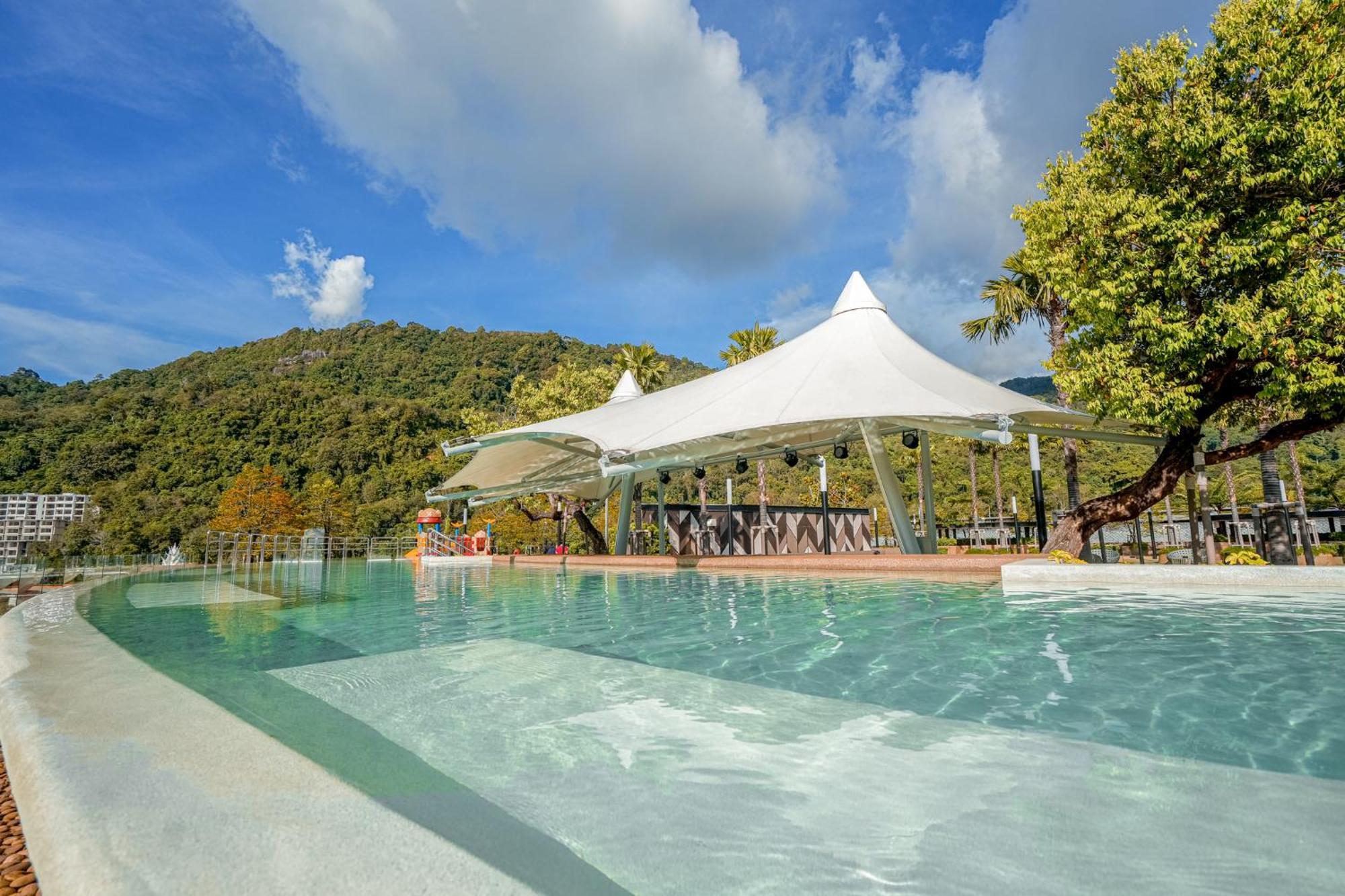 The Marin Phuket Kamala Beach Praia de Kamala Exterior foto